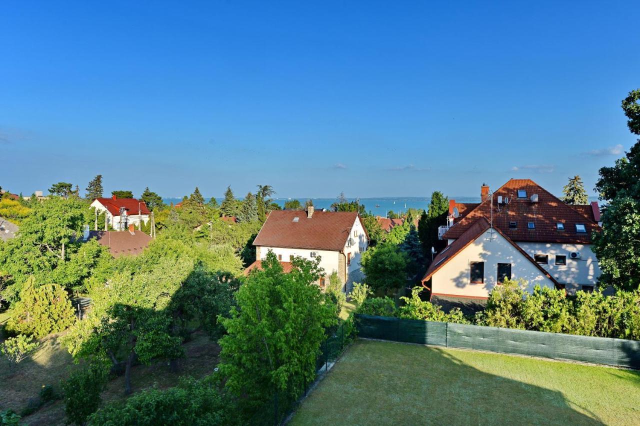 Blackbird Apartment Balatonfured Bagian luar foto