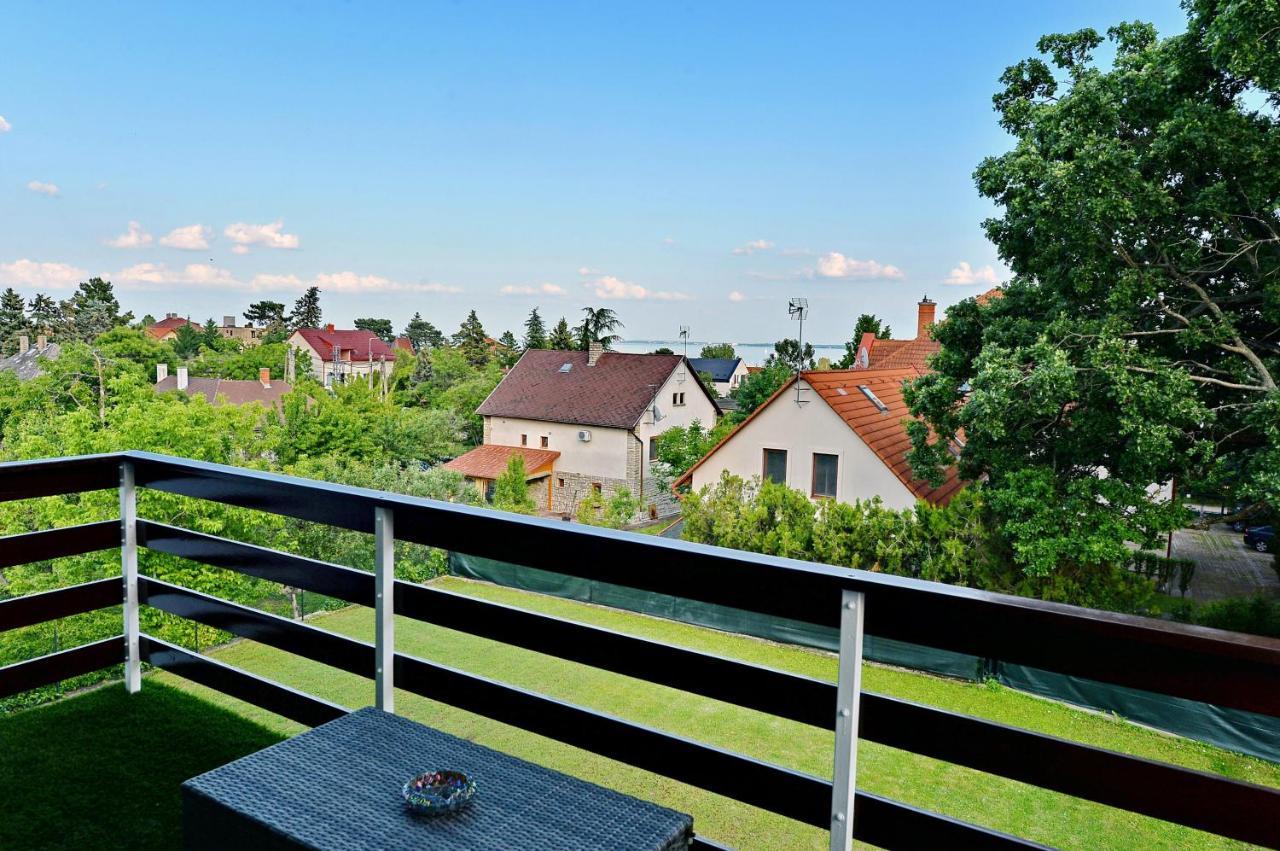 Blackbird Apartment Balatonfured Bagian luar foto
